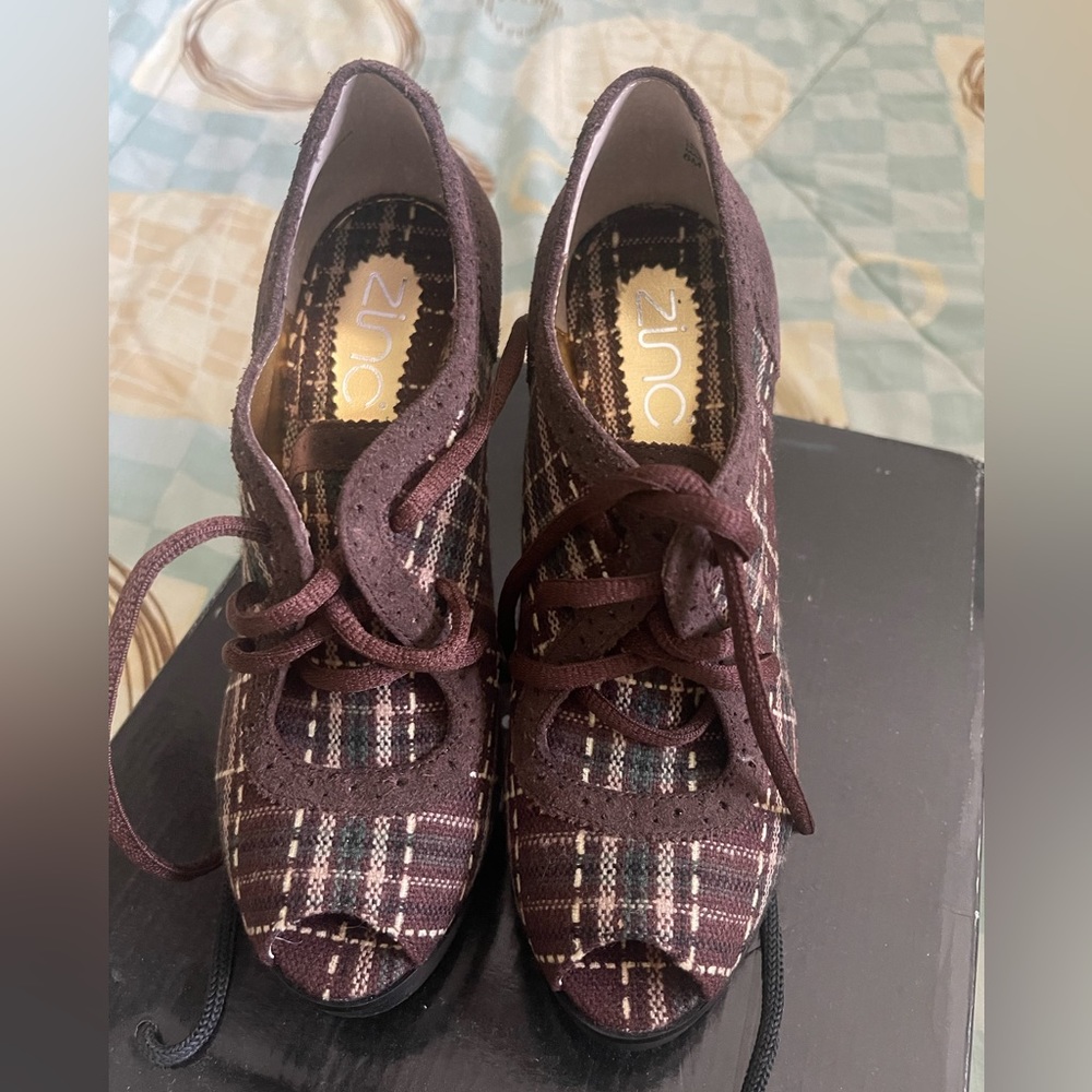 Zinc Shoes View 2